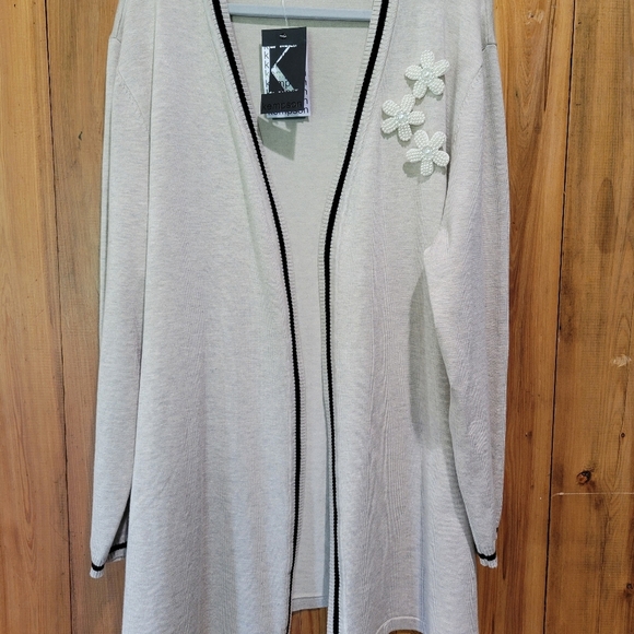 Women's Elegant Cream Cardigan - Picture 3 of 12